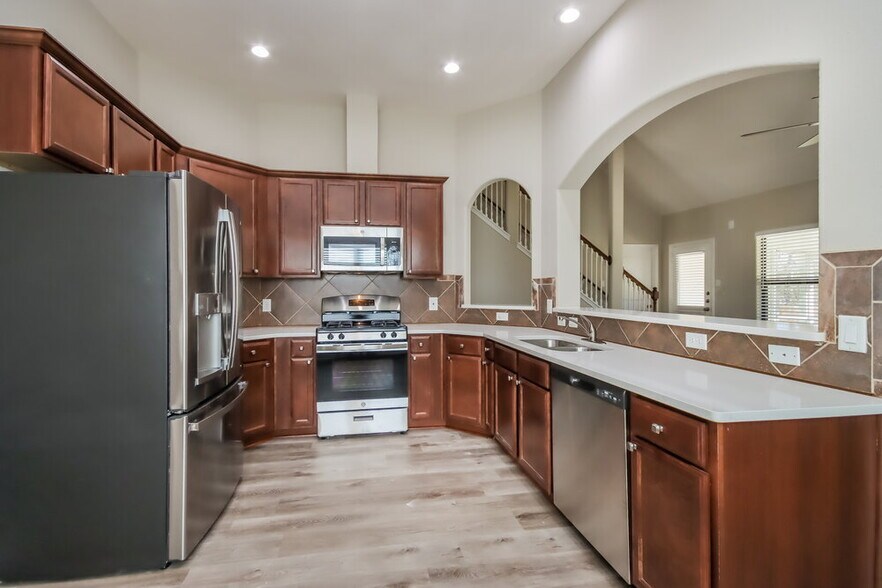 Building Photo - 18554 Sunrise Pines Dr