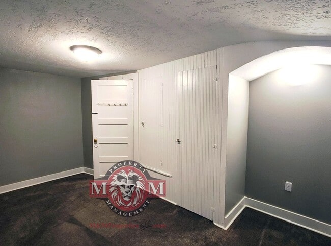 Building Photo - 3 Bd 1 Ba Home with Hardwood Floors in Midvale