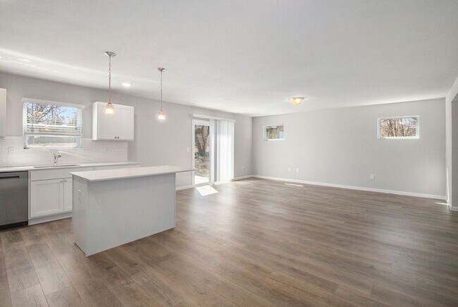 Building Photo - 510 Homewild Ave