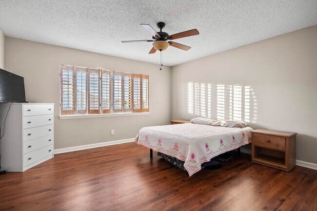 Building Photo - 1107 1st St S