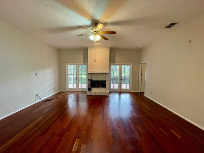 Building Photo - 3 Bedroom 2 Bath Home in Pebble Creek Comm...