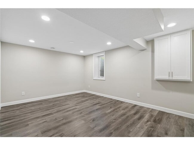 Building Photo - 3100 W 55th St