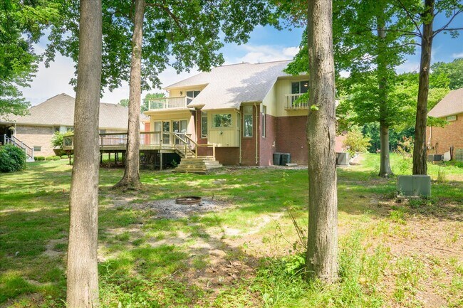 Building Photo - 38291 River Park Dr