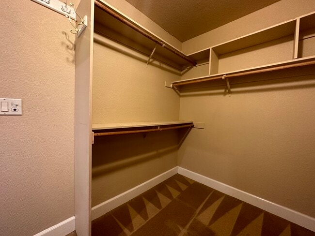 Building Photo - Beautiful 4 Bedroom Single Story For Rent in Gold River!