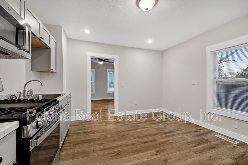 Building Photo - 1410 Hannibal St