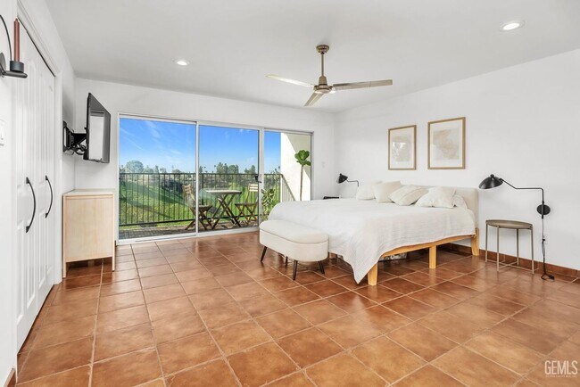 Building Photo - Park Place Condo