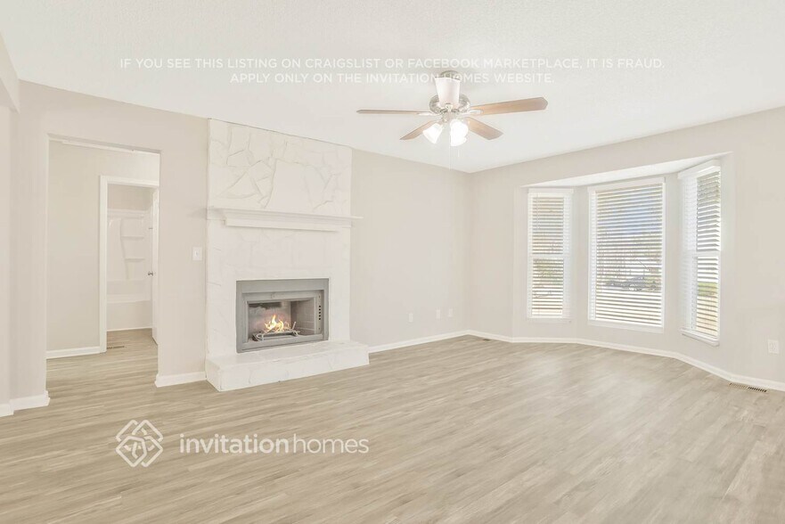 Building Photo - 2694 Candler Dr