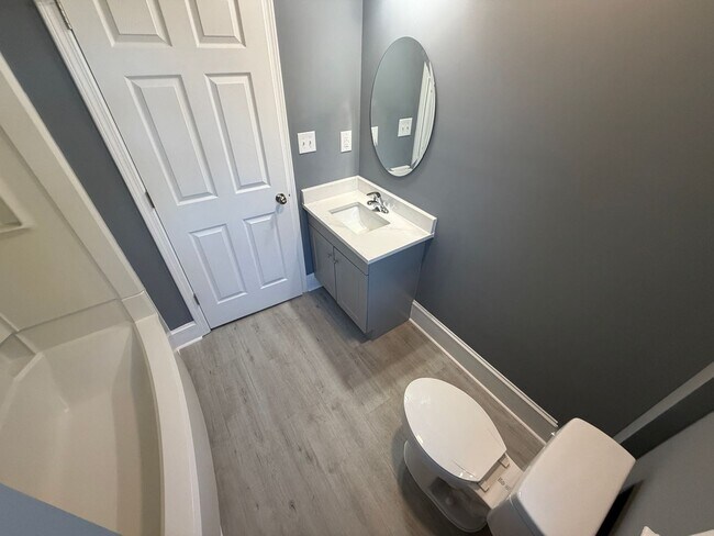 Building Photo - Amazing 7 Bedroom 2 bathroom updated home for rent in Burlington, NC