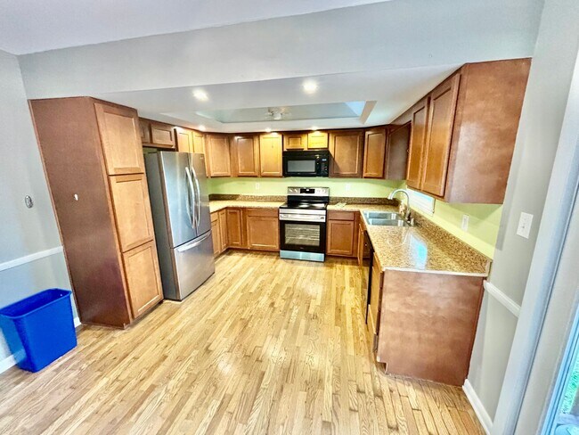 Building Photo - 3448 Dixiana Dr