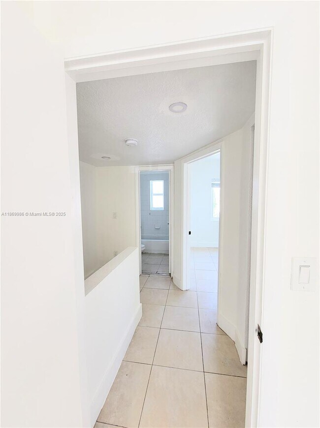 Building Photo - 483 NW 84th Ln