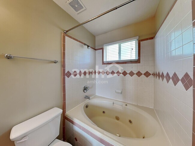 Building Photo - 1872 W Sir Charles Dr