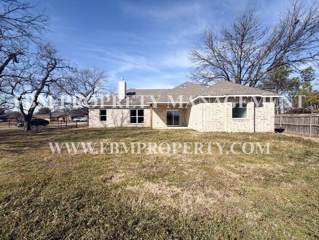 Building Photo - 903 Sunrise Ave