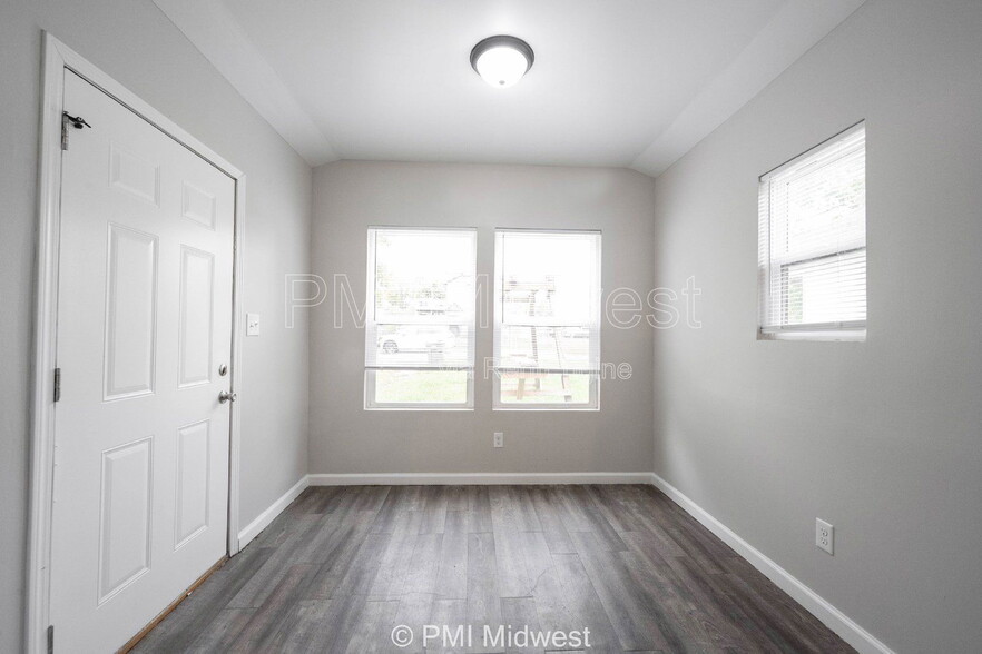 Building Photo - 955 N Traub Ave