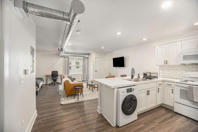 Building Photo - 1562 Michigan St NE