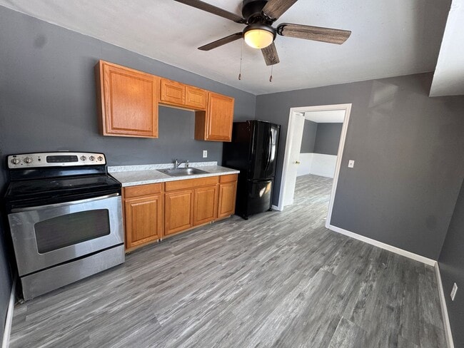 Building Photo - Check Out this 3-Bedroom Home in a Nice Lot!