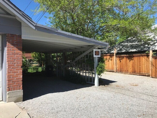 Building Photo - 632 Marsh Ave