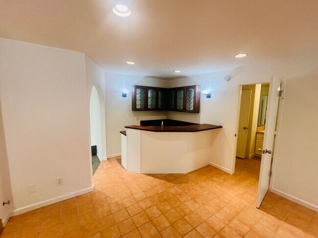 Building Photo - Extraordinary home with expansive yard on a flag lot in Mountain View.  Great Location and Schools.