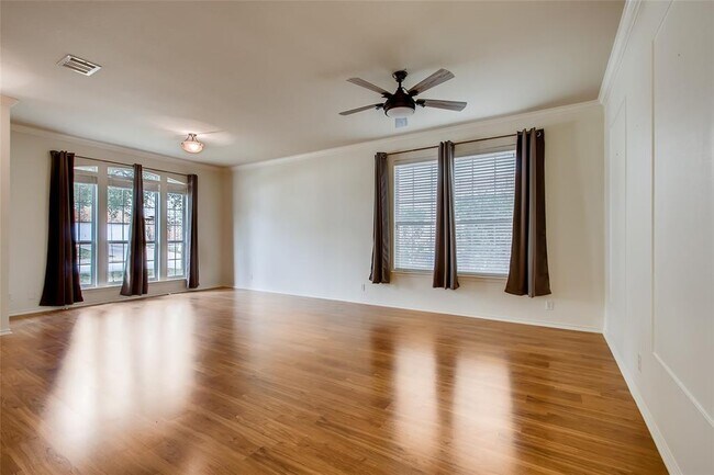 Building Photo - 3217 Tehama Ct