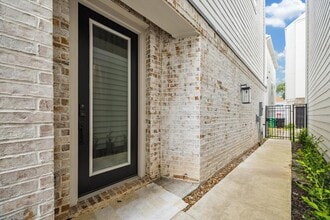 Building Photo - 1404 Cleburne St