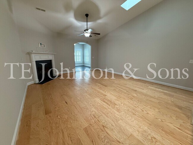 Building Photo - Beautifully Appointed Home in Clemmons