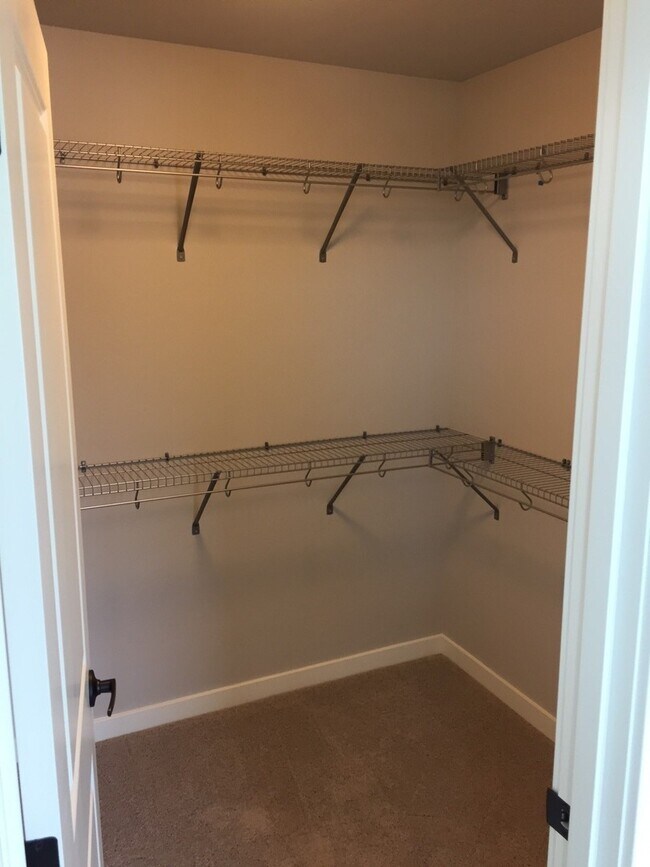 Building Photo - 3 Bed/2.5 Bath Townhome in the Deer Crossi...