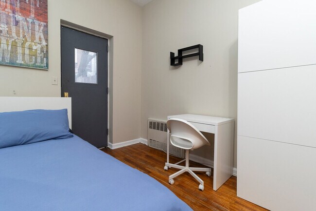 Building Photo - 250 E 82nd St