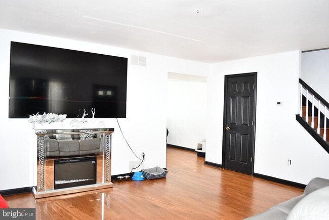 Building Photo - 46 Hillside Ct