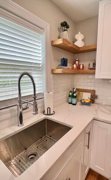 Building Photo - 417 Wenneker Dr