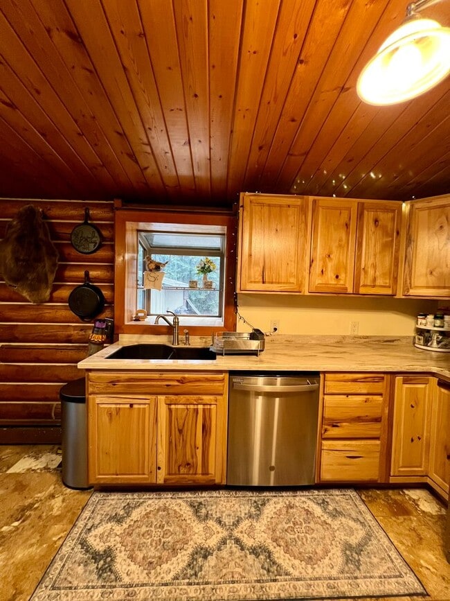 Building Photo - Charming 3-Bedroom Home in North Pole, AK ...