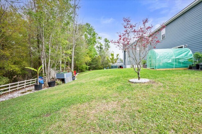 Building Photo - Welcome to Your Ideal Home: Where Luxury a...