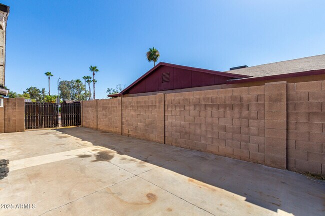 Building Photo - 5038 E Winchcomb Dr