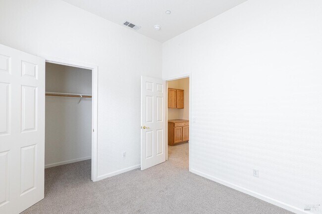 Building Photo - 201 Spur Ridge Ln