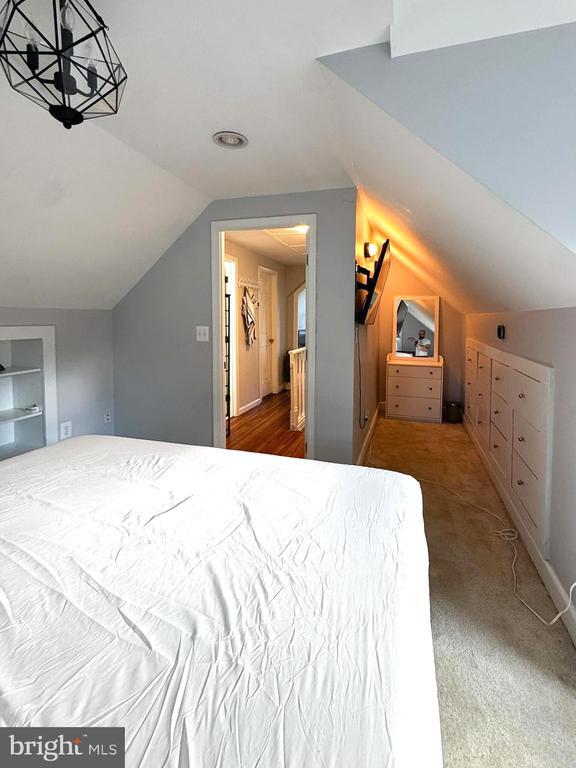 Building Photo - 10712 Warwick Ave