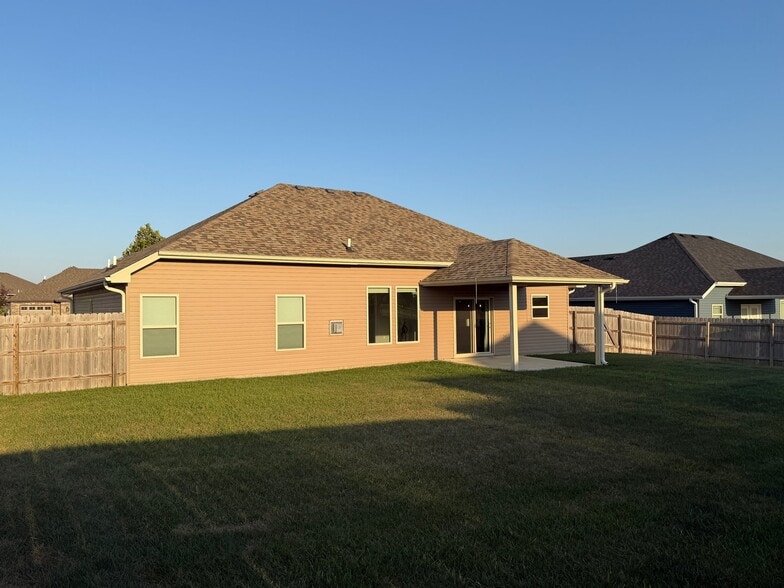 Building Photo - 5709 Ascot Way