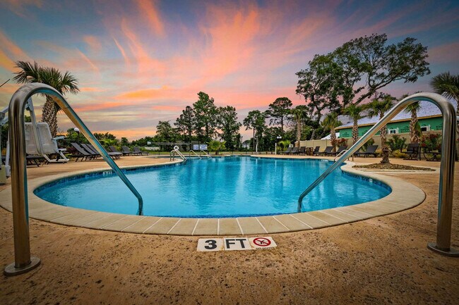 Building Photo - 587A Sunnyside Ave