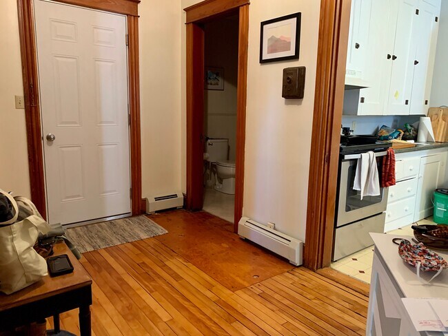 Building Photo - 21 Fessenden St