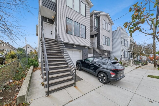 Building Photo - 183 Gates Ave