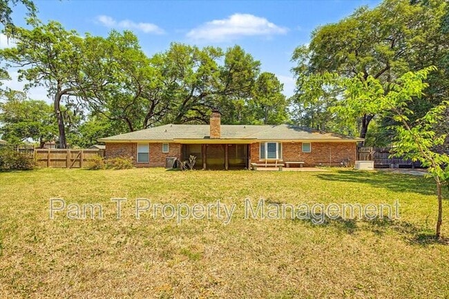 Building Photo - 211 Hillary Rd