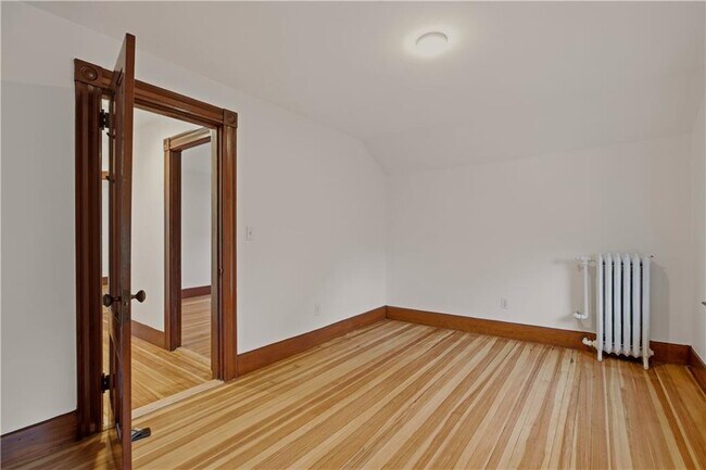 Building Photo - 82 Van Zandt Ave