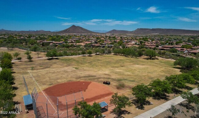 Building Photo - Gorgeous 4 Bed 3 Bath 3 Car home in Peoria with community Pool
