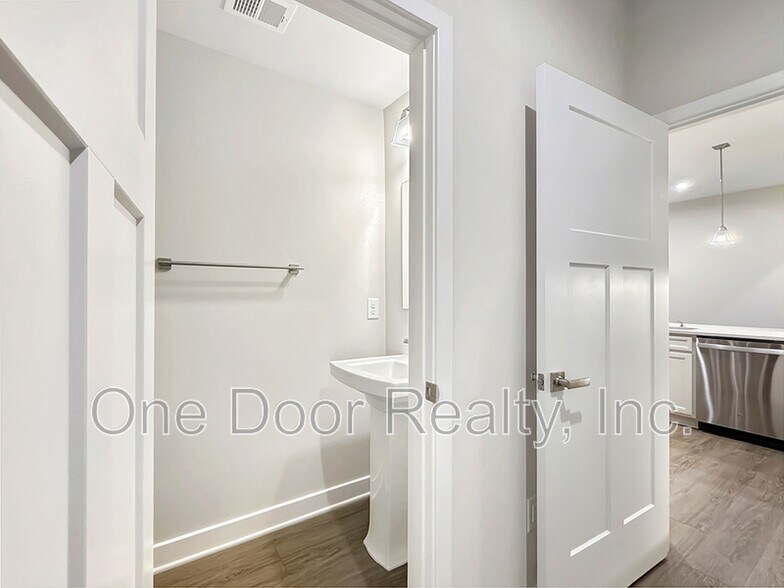 Building Photo - 105 Ironsmith Wy