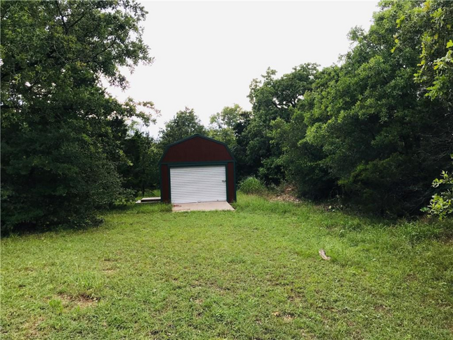 Building Photo - 140 Shady Oaks Loop