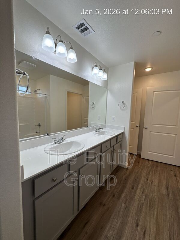 Building Photo - 7064 W Wren Ave