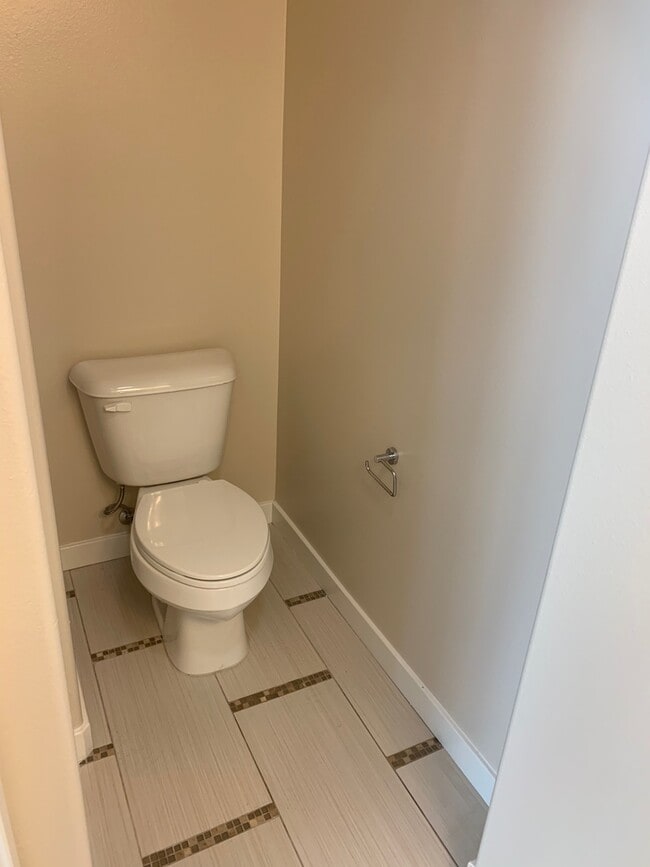 Building Photo - Modern 3 Bed/ 4 Bath, Detached, Private Dr...
