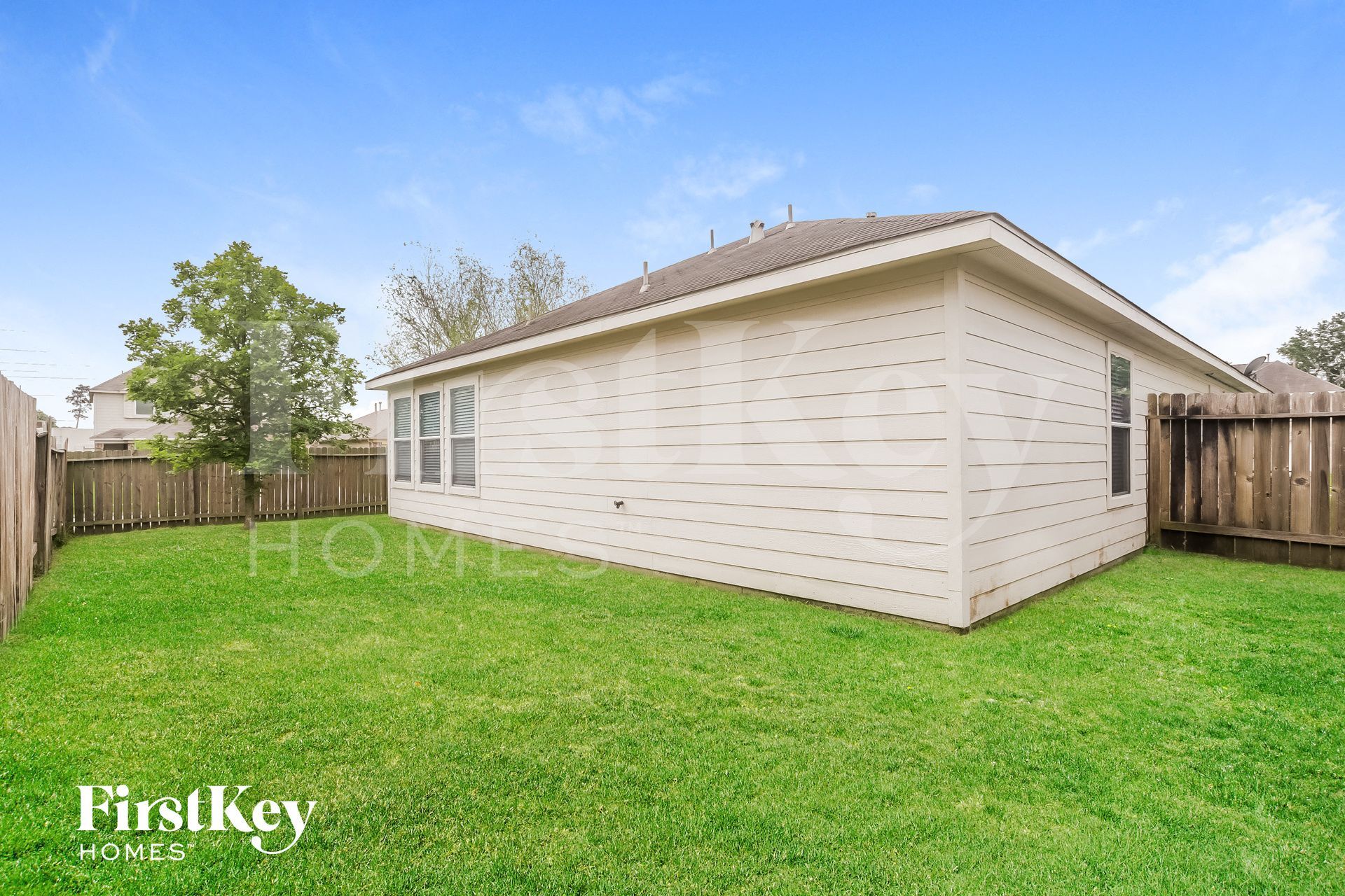 Building Photo - 16985 Valiant Oak St