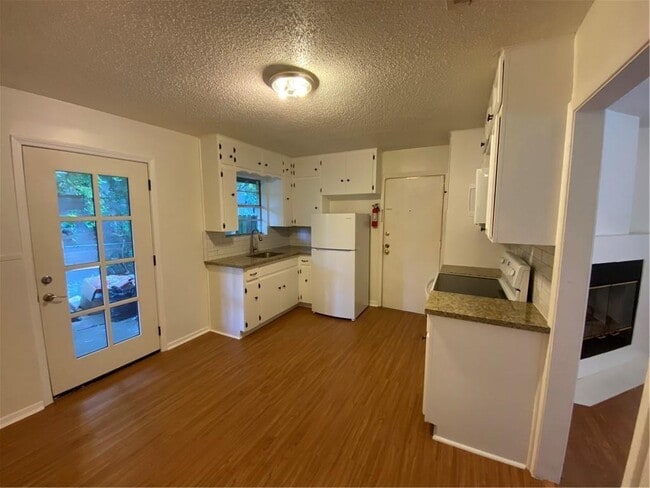 Building Photo - 8309 Hathaway Dr