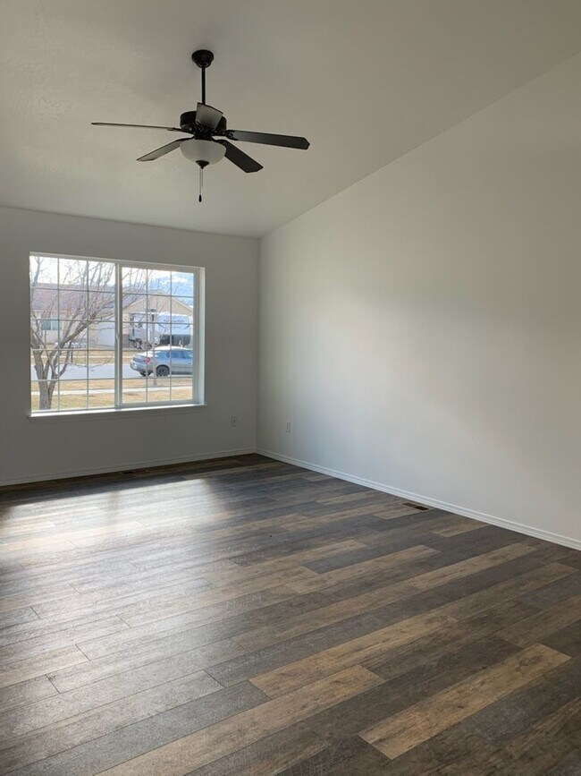 Building Photo - Beautiful 3 bedroom 2 bath home in Post Falls.