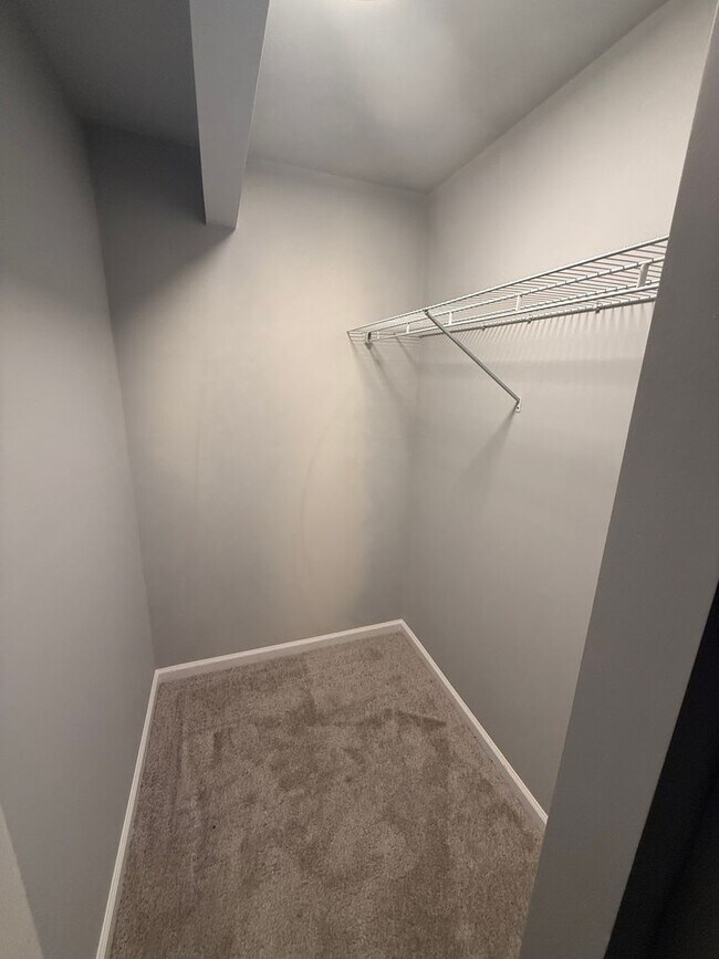 Building Photo - Renovated Condo in Quiet Community on 1st ...