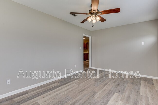 Building Photo - 3330 Young Forest Dr