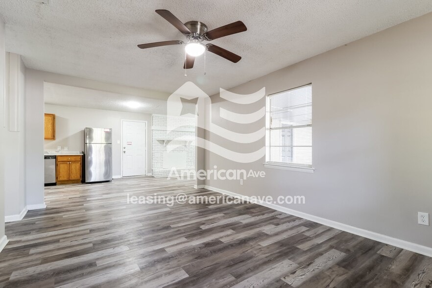 Building Photo - 6105 Santa Monica Dr